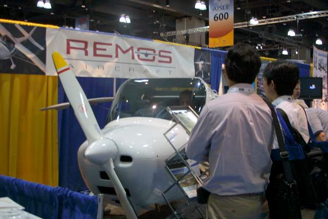 Remos Aircraft USA's Remos G3 - 2007 AOPA convention